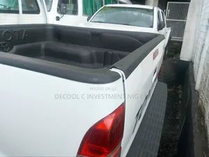 Toyota Hilux SR 4x4 2013 White