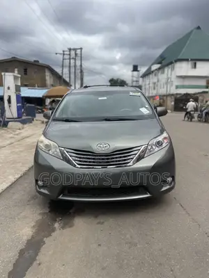 Toyota Sienna XLE 7-Passenger 4dr Minivan AWD (3.5L 6cyl 6A) 2014 Green