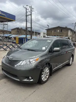 Toyota Sienna XLE 7-Passenger 4dr Minivan AWD (3.5L 6cyl 6A) 2014 Green