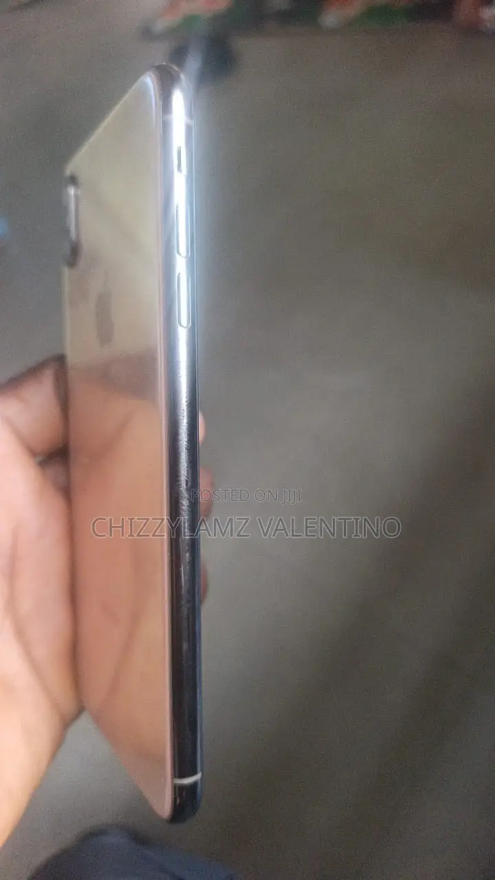 New Apple iPhone XS Max 64 GB Gold