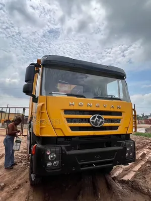 Hongyan Heavy-Duty Truck / Tipper