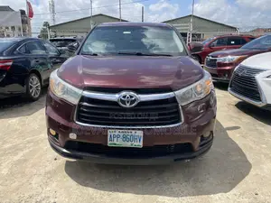 Toyota Highlander LE Plus V6 4x4 (3.5L 6cyl 6A) 2016 Red