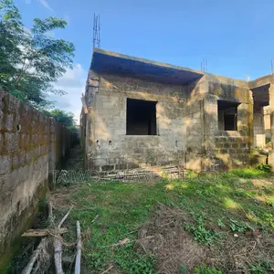 4bdrm Duplex in Jericho for sale
