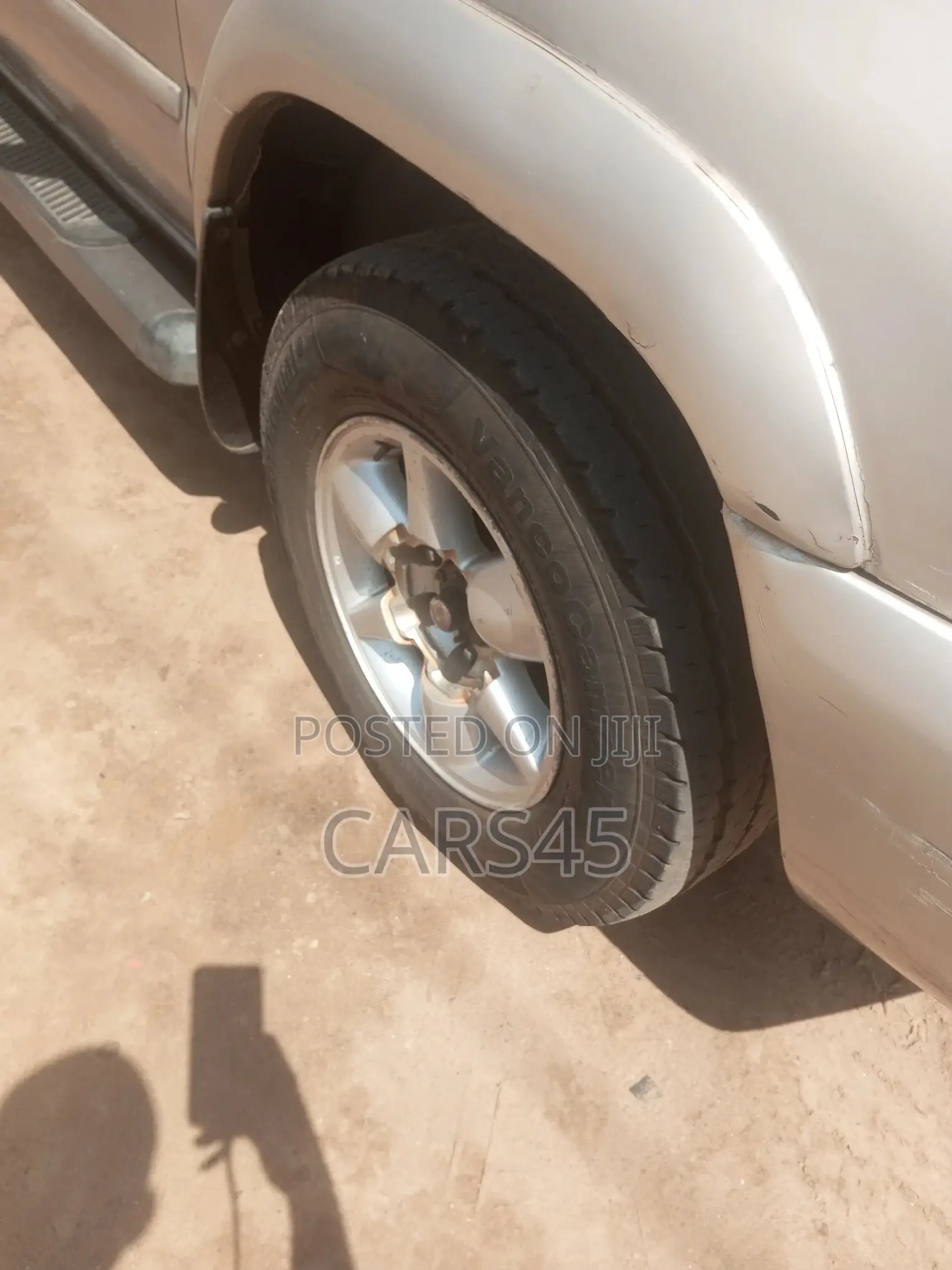 Nissan Pathfinder 2000 Silver