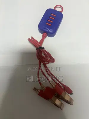 4-in-1 USB Charger With Battery Clips