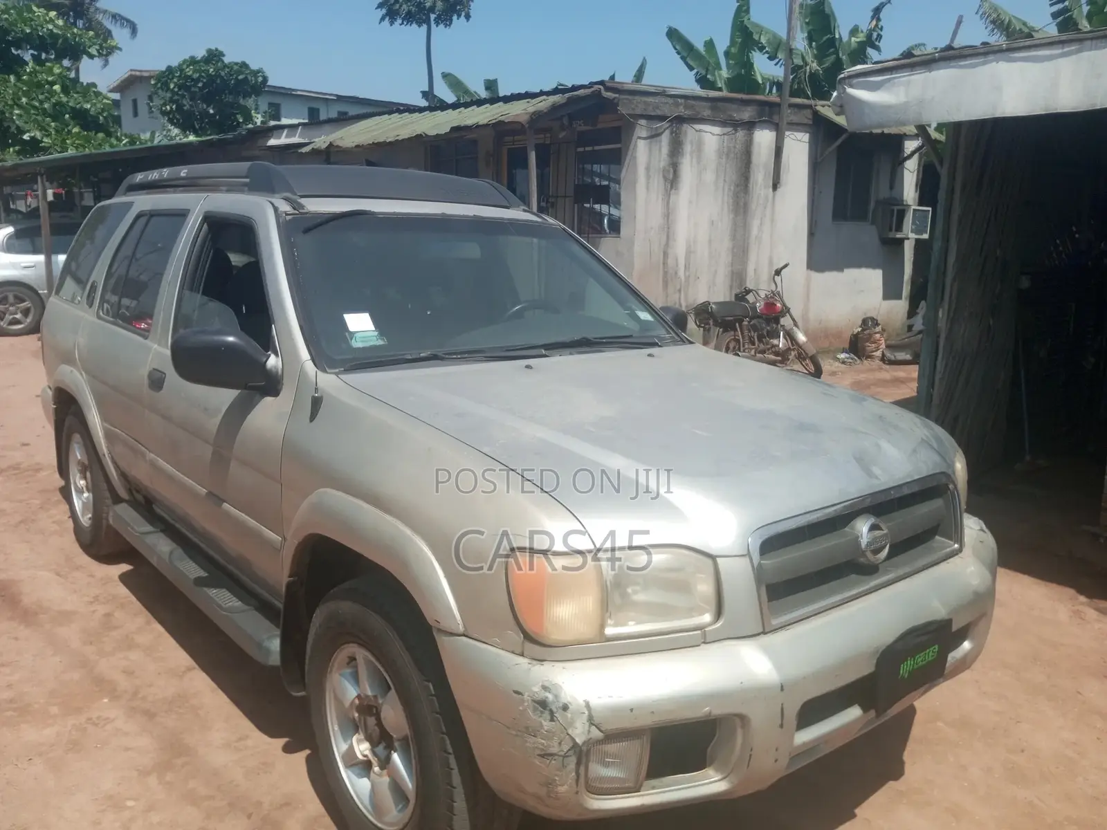 Nissan Pathfinder 2000 Silver