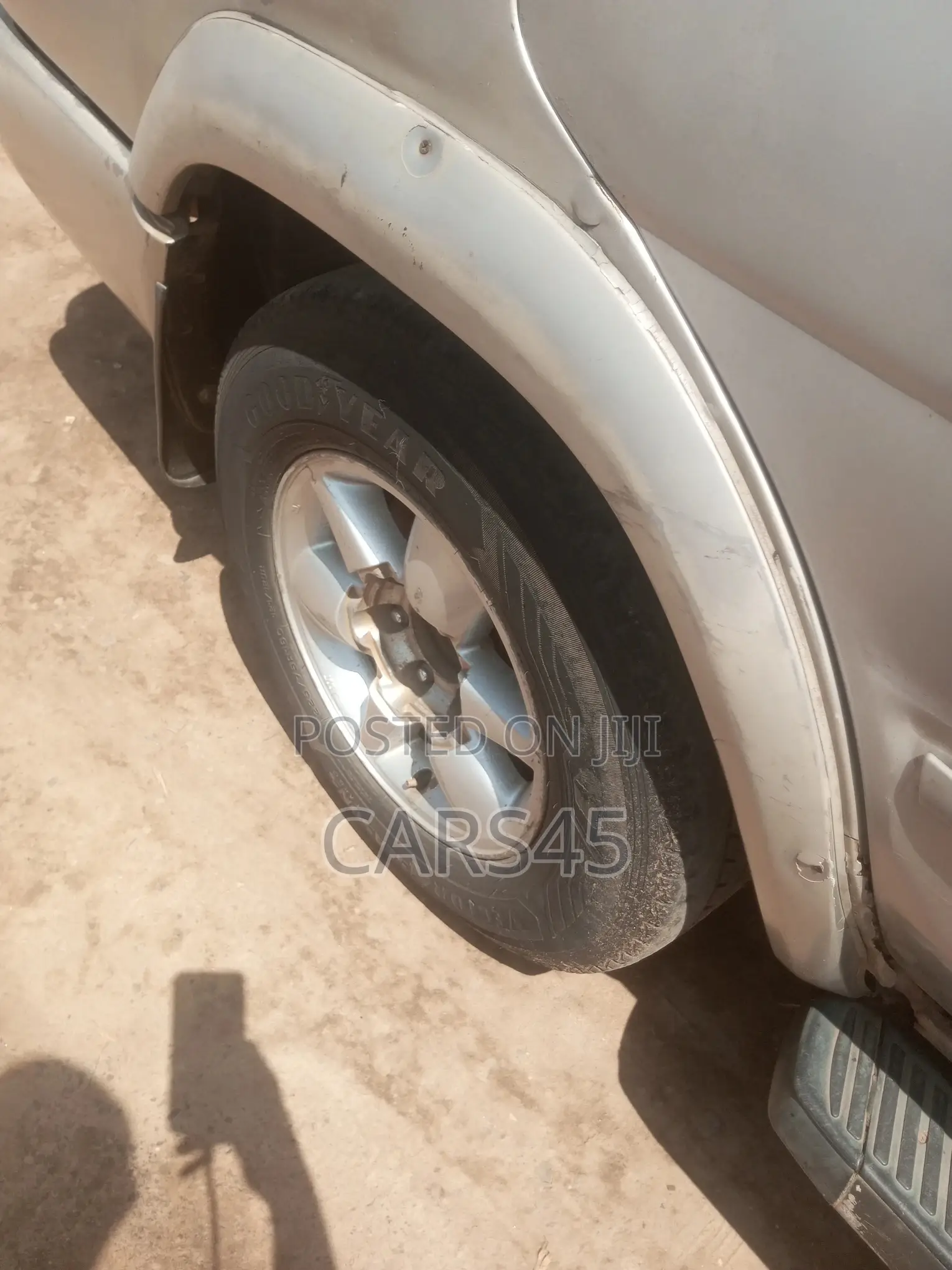 Nissan Pathfinder 2000 Silver
