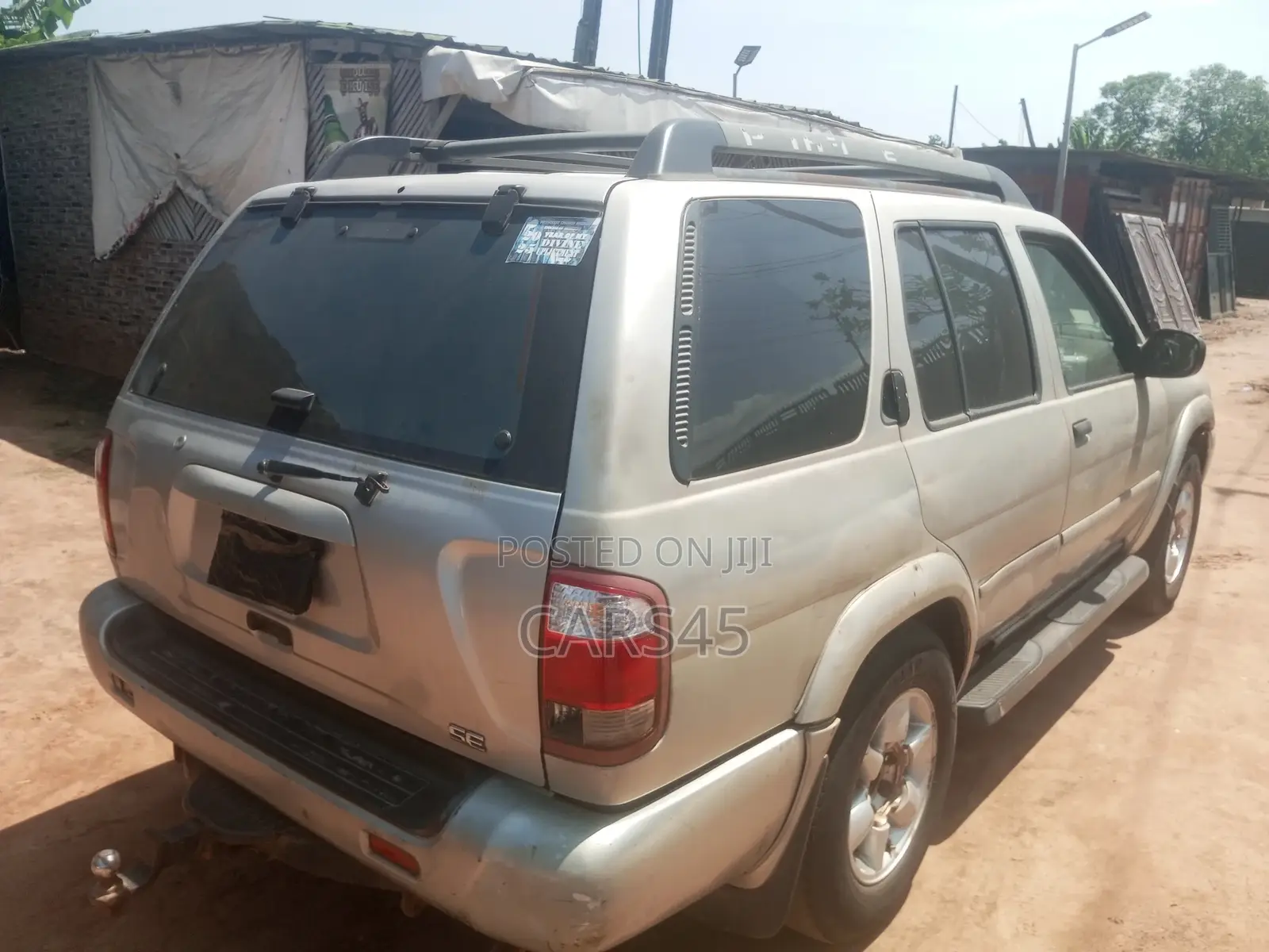 Nissan Pathfinder 2000 Silver