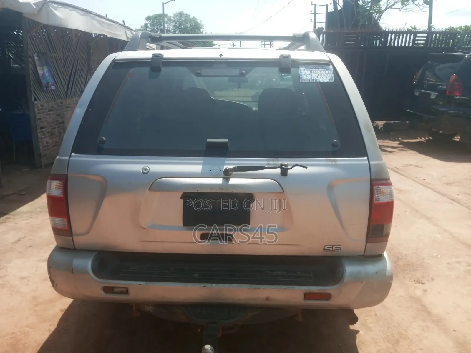 Nissan Pathfinder 2000 Silver