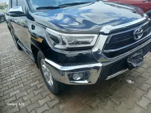 Toyota Hilux 2018 Black