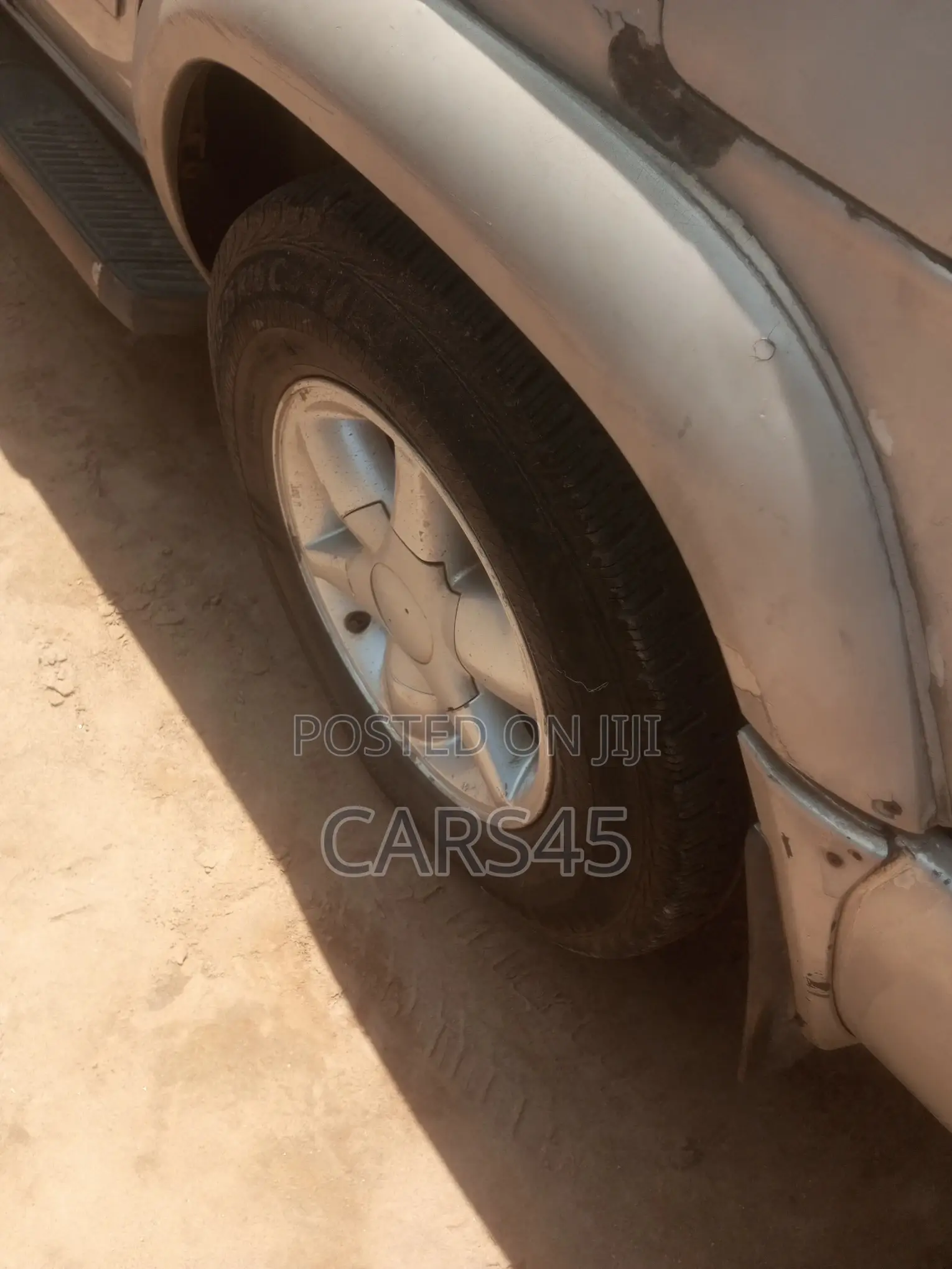 Nissan Pathfinder 2000 Silver