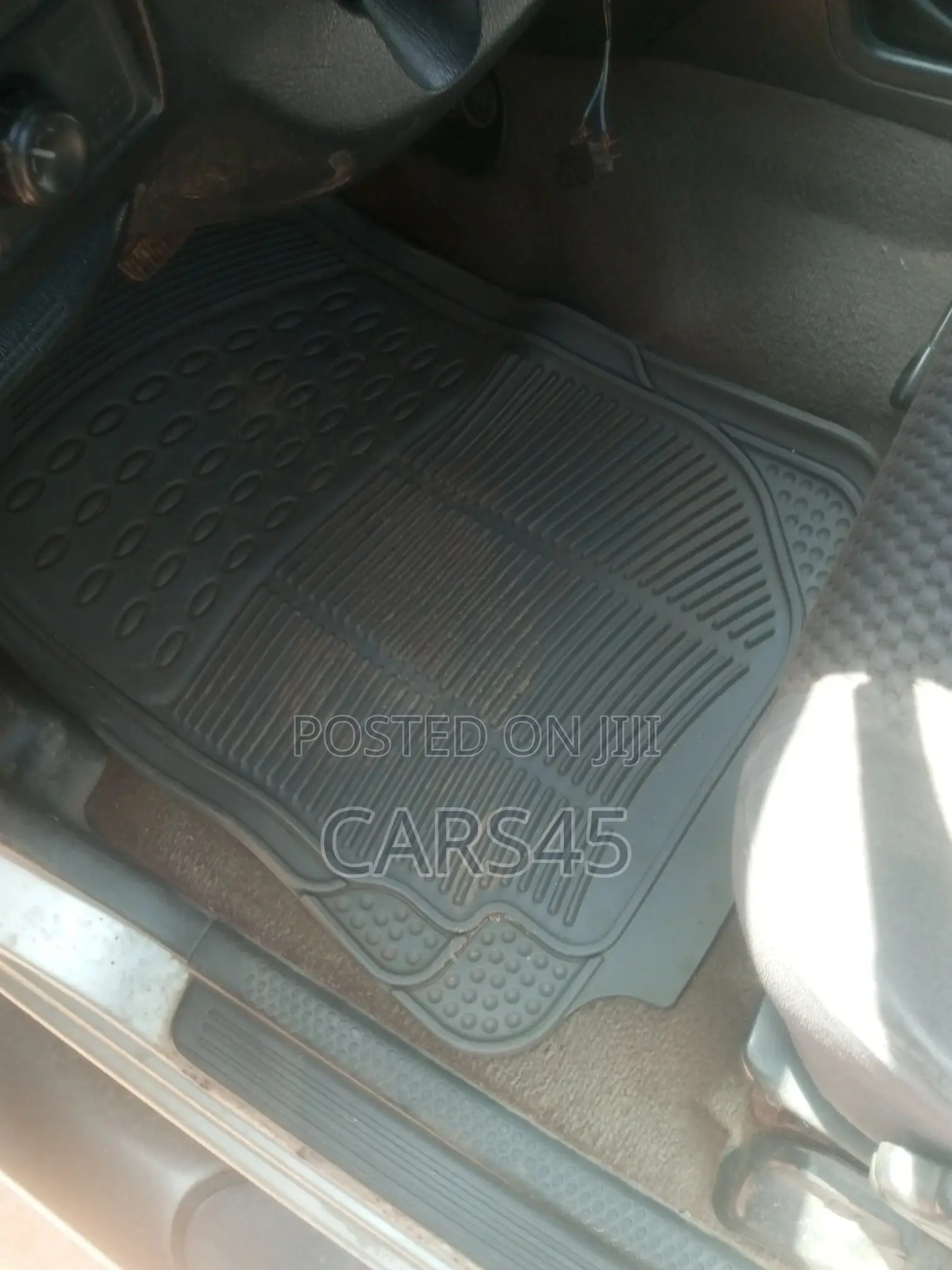 Nissan Pathfinder 2000 Silver