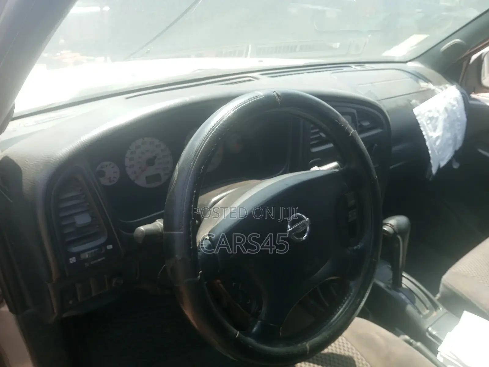 Nissan Pathfinder 2000 Silver
