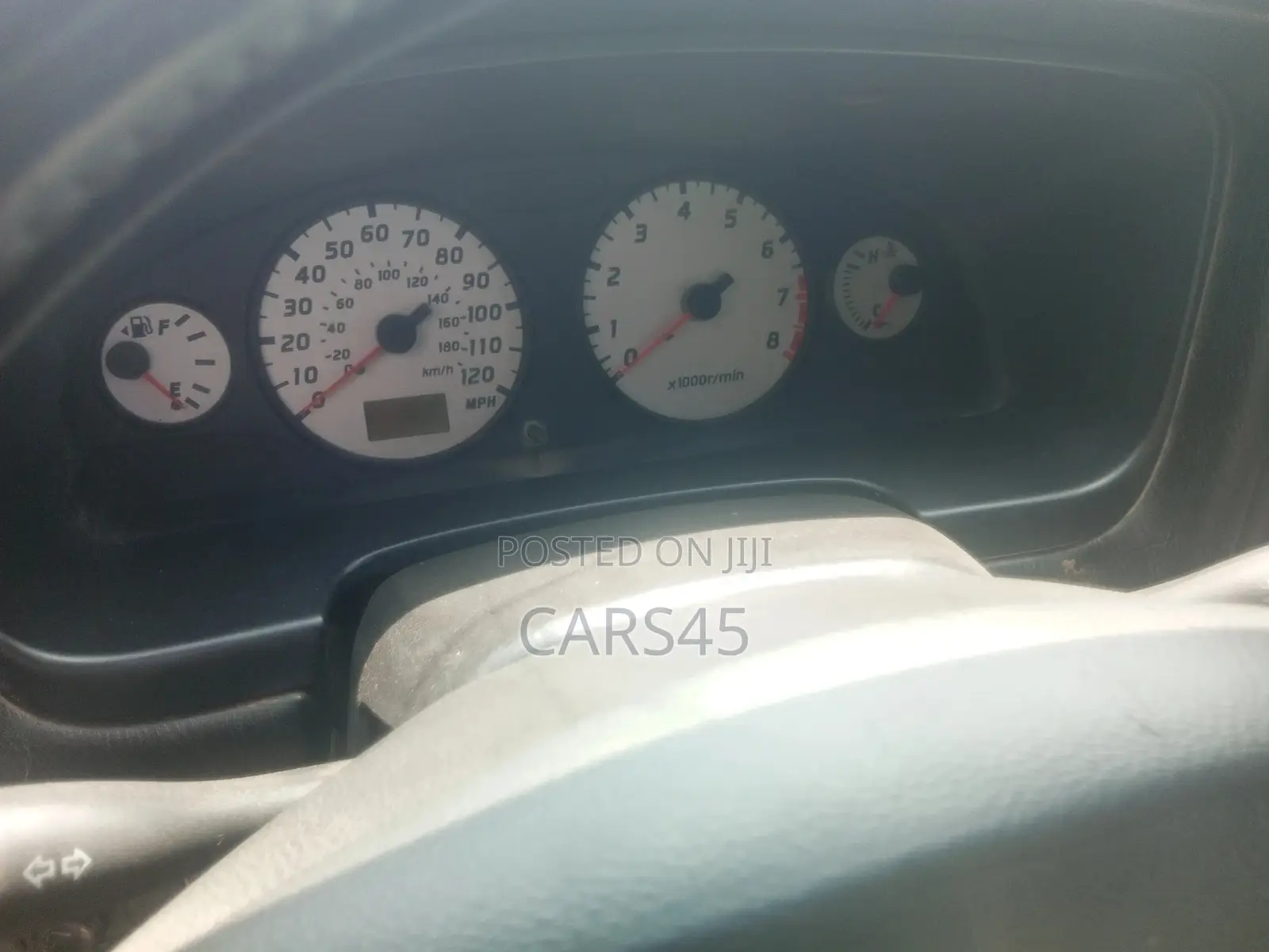 Nissan Pathfinder 2000 Silver