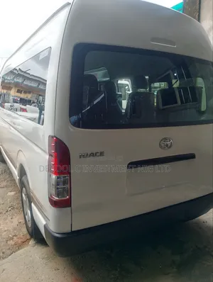 Toyota HiAce 2012 White