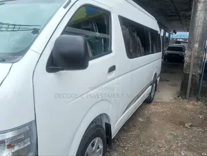 Toyota HiAce 2012 White