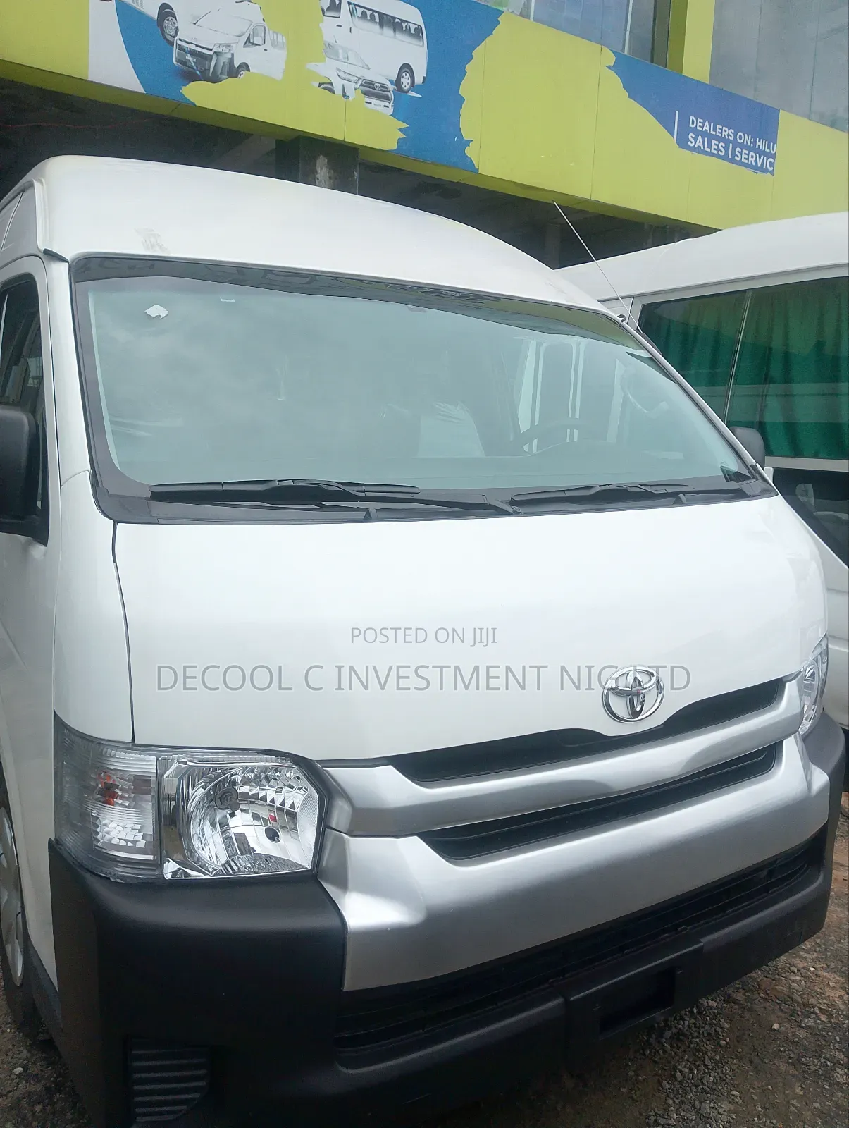 Toyota HiAce 2012 White