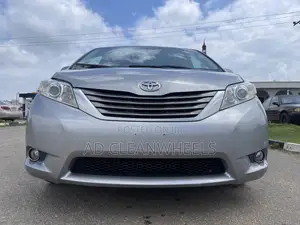 Toyota Sienna XLE 8 Passenger 2012 Silver