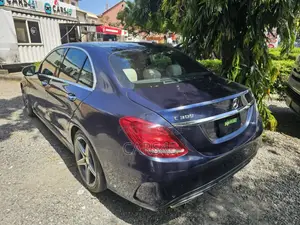 Mercedes-Benz C300 2016 Blue