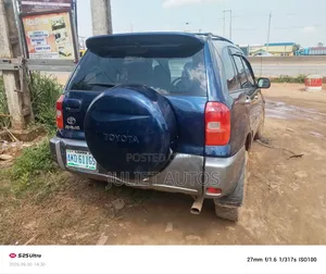 Toyota RAV4 Automatic 2000 Blue