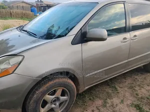 Toyota Sienna LE AWD 2006 Gold