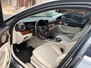 Mercedes-Benz E300 4Matic AWD Sedan (2.0L 4cyl 9A) 2017 Gray
