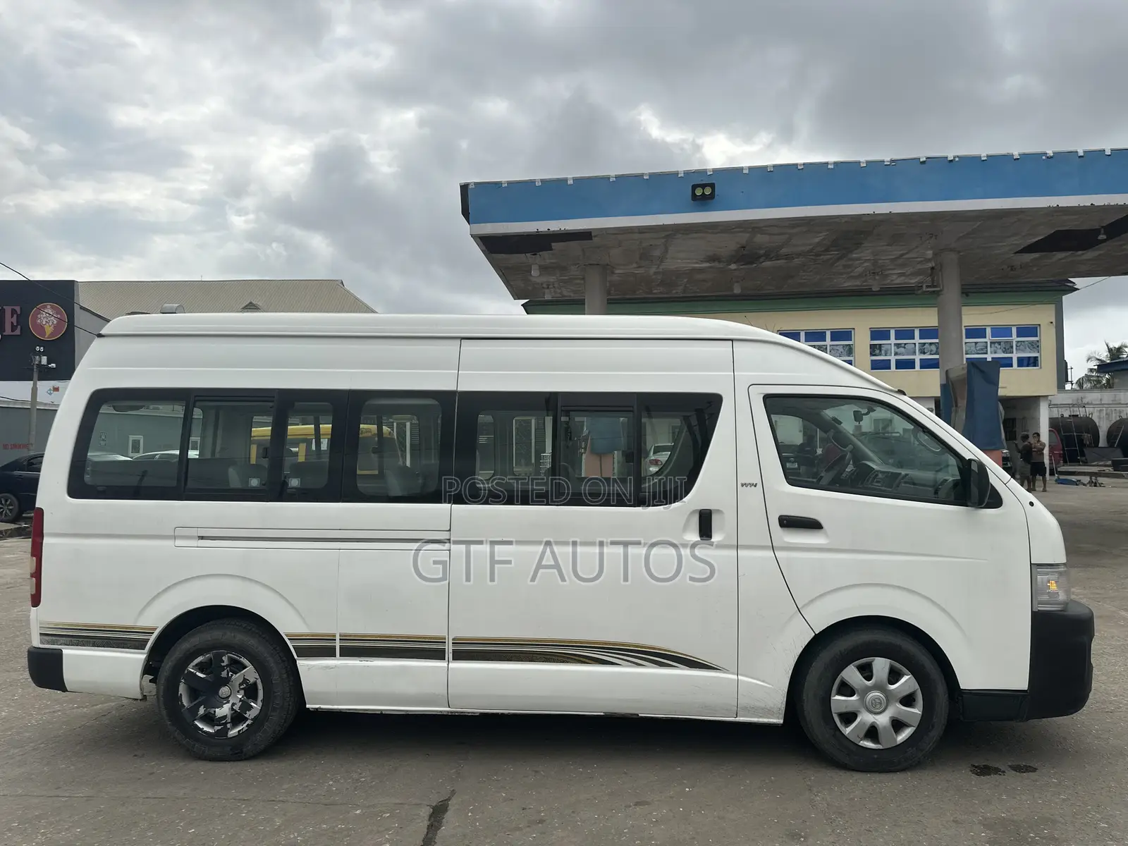 Toyota HiAce 2012 White