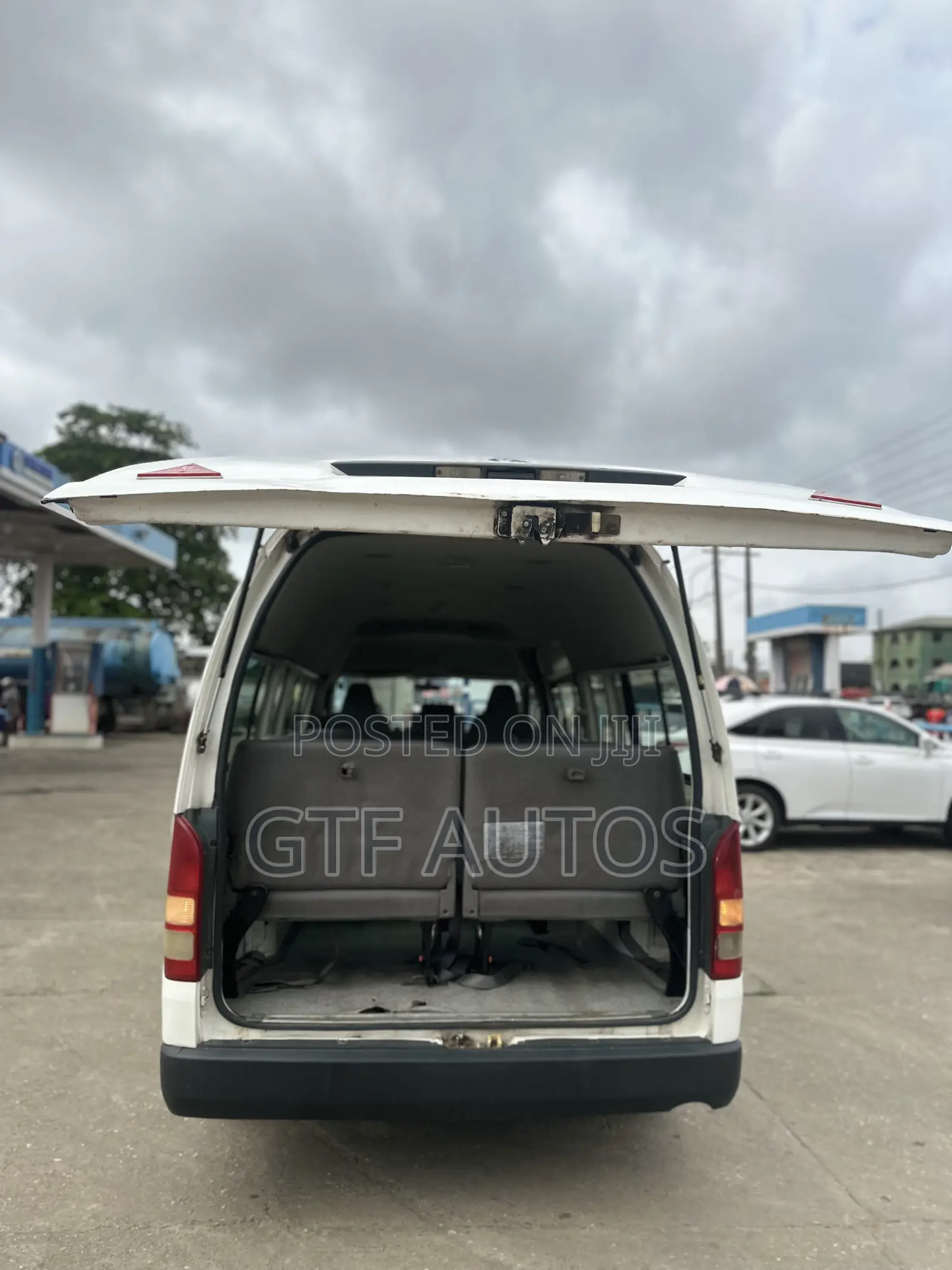 Toyota HiAce 2012 White