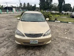 Toyota Camry 2004 Gold