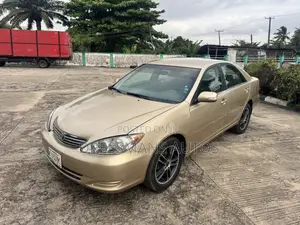 Toyota Camry 2004 Gold
