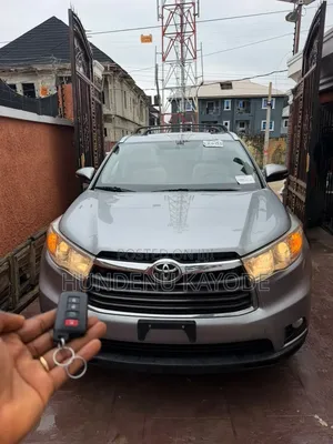 Toyota Highlander LE Plus V6 4x2 (3.5L 6cyl 6A) 2016 Gray