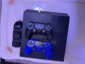 PS4 Fat Hacked With 2pads and Charging Doc