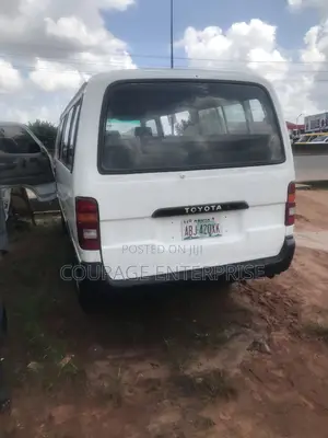 Toyota HiAce 2007 White