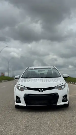 Toyota Corolla S 4dr Sedan (1.8L 4cyl CVT) 2015 White