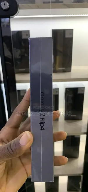 New Samsung Galaxy Z Flip4 256 GB Black