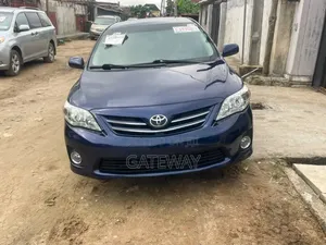 Toyota Corolla LE 4dr Sedan (1.8L 4cyl 4A) 2013 Blue