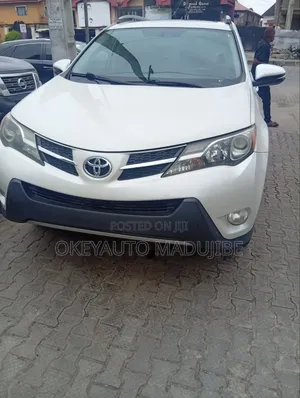 Toyota RAV4 LE 4dr SUV (2.5L 4cyl 6A) 2014 White