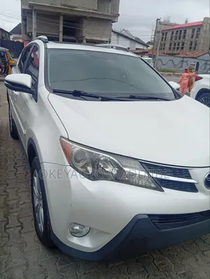 Toyota RAV4 LE 4dr SUV (2.5L 4cyl 6A) 2014 White