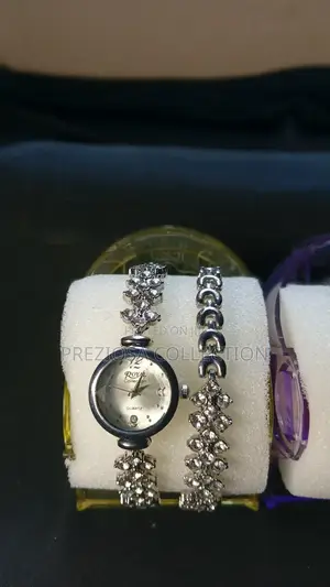 Classy Wristwatches With Bracelets