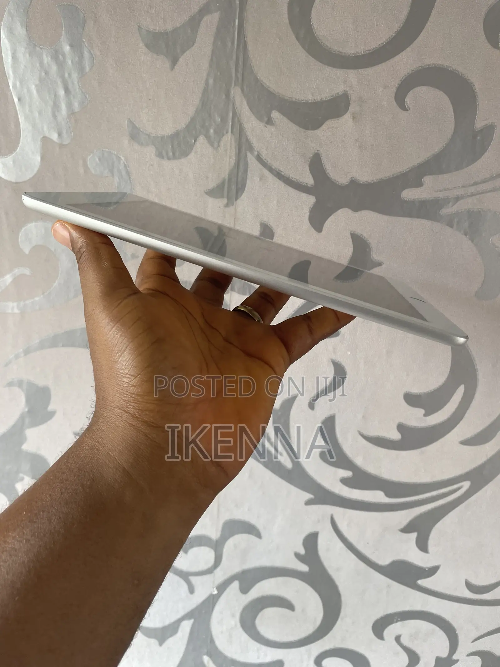 Apple iPad 9.7 32 GB White
