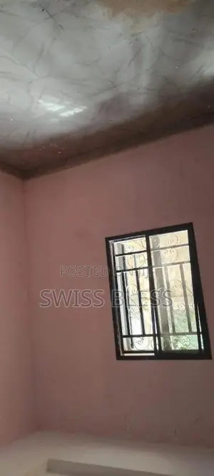 2bdrm Block of Flats in Apo Mechanic Estate for sale