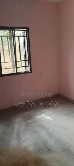 2bdrm Block of Flats in Apo Mechanic Estate for sale
