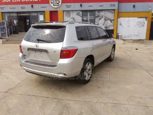 Toyota Highlander SE 2011 Silver