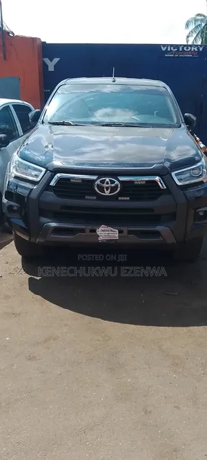 Toyota Hilux 2024 Black
