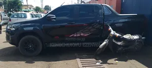 Toyota Hilux 2024 Black
