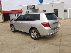 Toyota Highlander SE 2011 Silver
