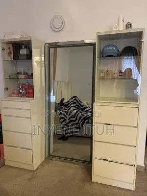 Mirror Stand and Pefume Storage With Drawers