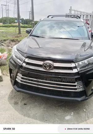 Toyota Highlander XLE 4x4 V6 (3.5L 6cyl 8A) 2018 Black