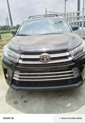 Toyota Highlander XLE 4x4 V6 (3.5L 6cyl 8A) 2018 Black