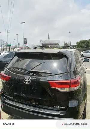 Toyota Highlander XLE 4x4 V6 (3.5L 6cyl 8A) 2018 Black
